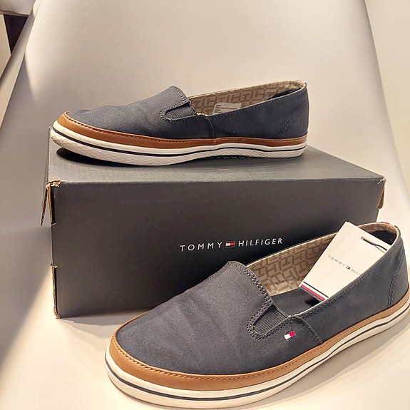 Tommy Hilfiger slip on kengät 37