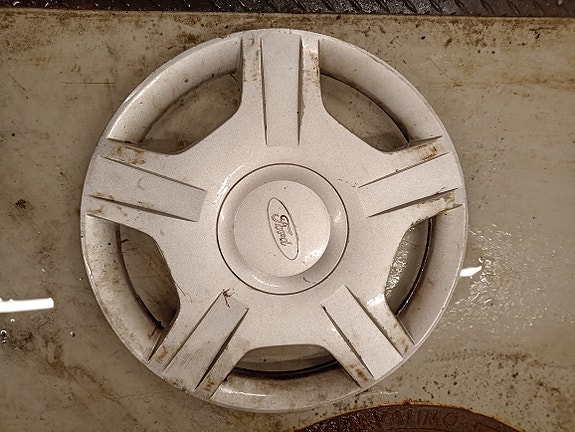 Ford pölykapseli