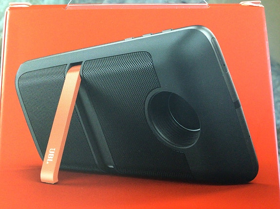 JBL kaiutin/ varavirta lähde uusi