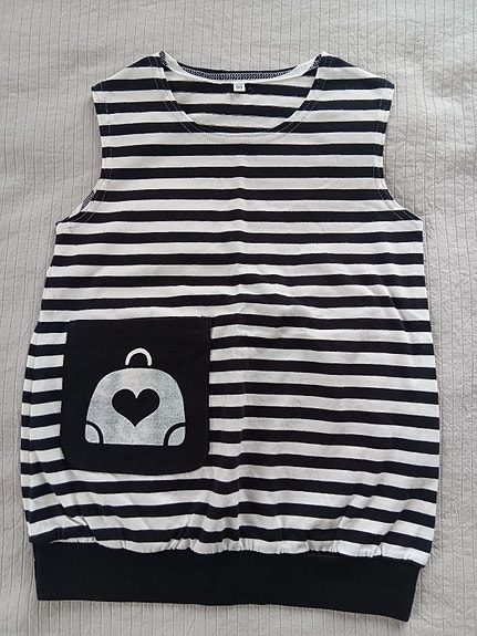 Raidallinen mekko