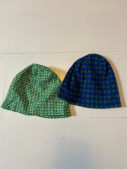 Marimekko kaksi kesäpipoa