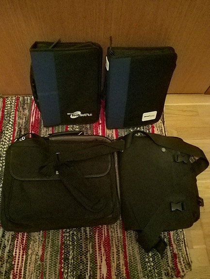Targus laukku tietokoneelle ja pieniä laukkuja!