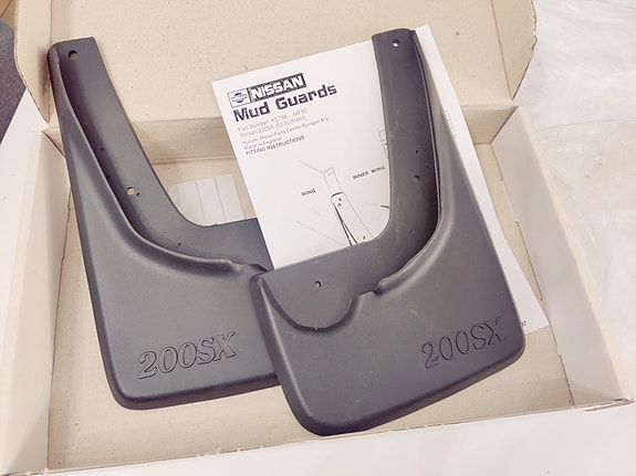 Nissan 200SX S13 roiskeläpät eteen ja taakse