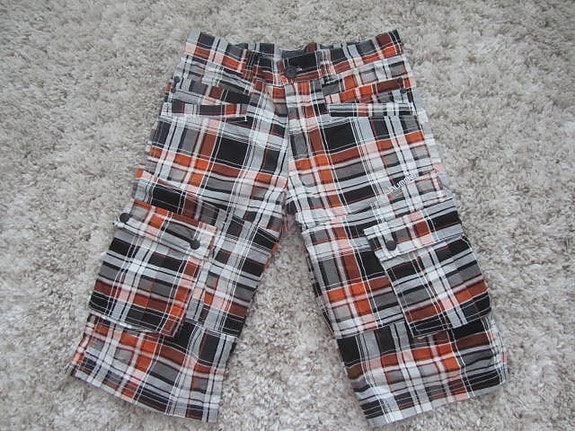 Uudet Hummel shortsit / caprit koko 150