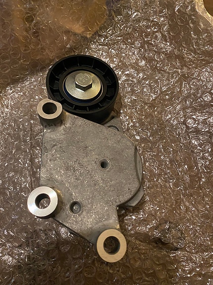 Volvo Tensioner 31251129