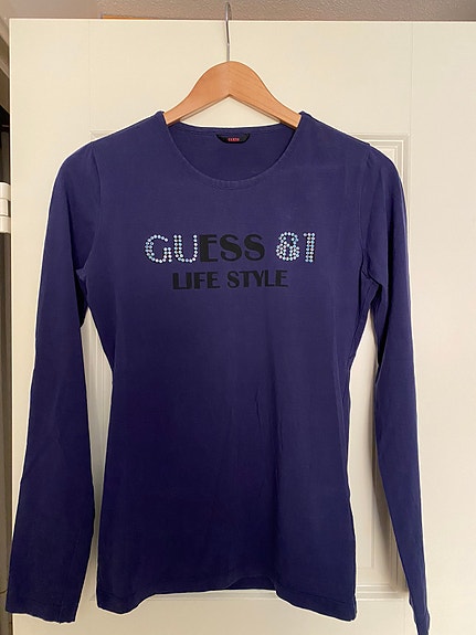 Aitoa Guess paita