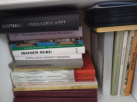 Suku ja historia kirjoja vaikkapa lahjaksi