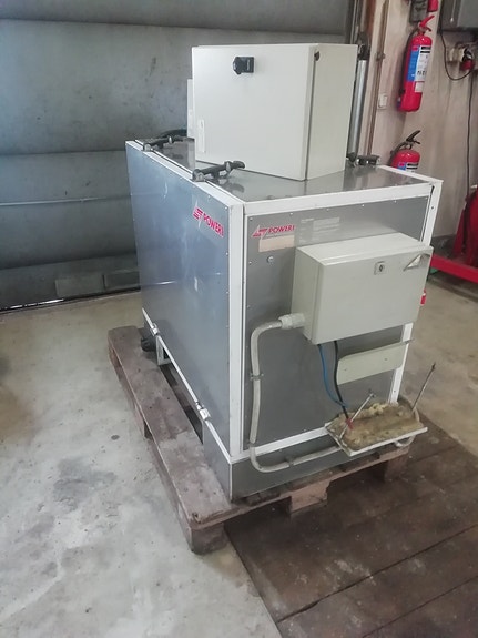 Aggregaatti 10 kW 400/230V ja verkonvaihtokytkin