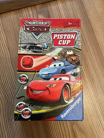 Cars piston cup peli