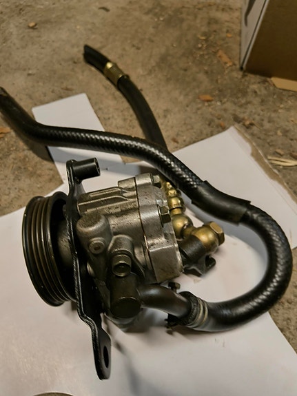 nissan micra k11 ohjaustehostimen pumppu