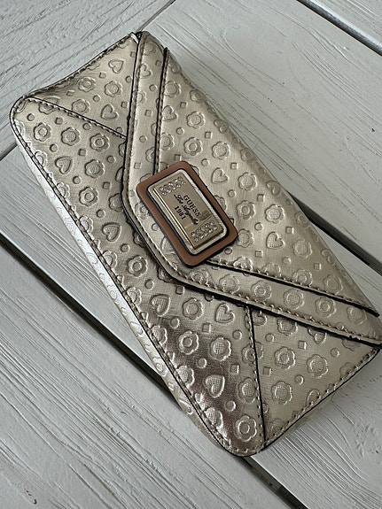 Guess-clutch
