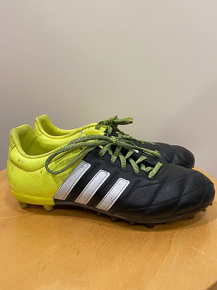 Adiads jalkapallokenkä Jr 35,5