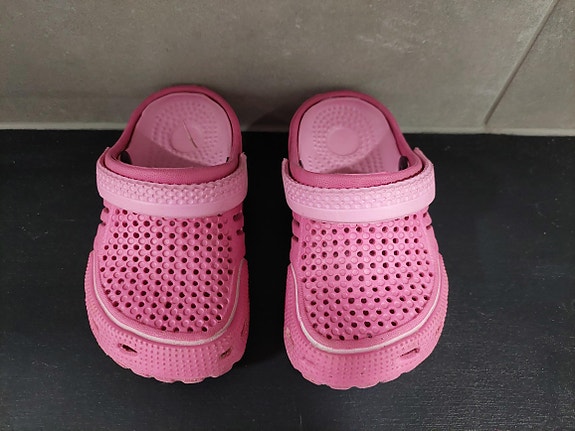 "Crocs" sandaalit koko 25