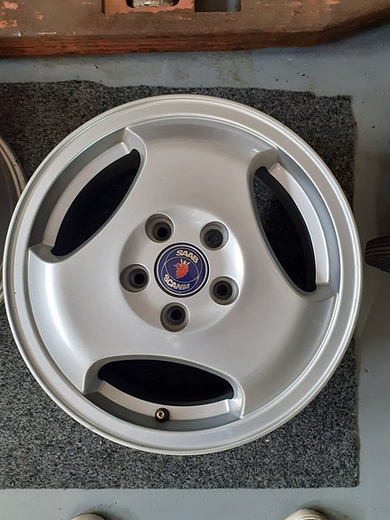 Saab 9-5 mallin alkuperäiset alumiinivanteet