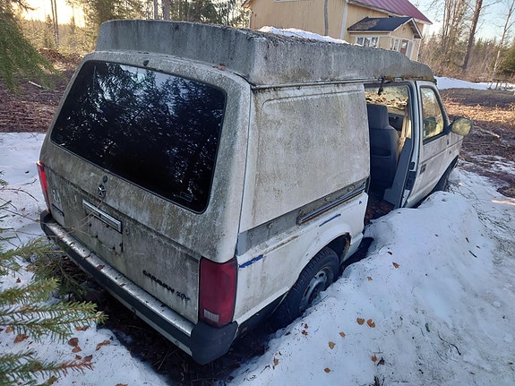 Dodge Caravan -91 varaosia