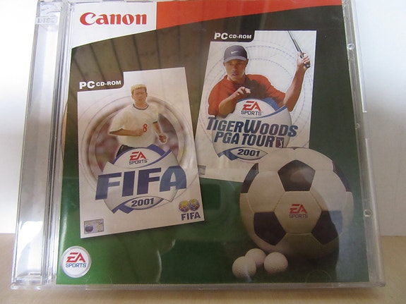 Fifa 2001 ja Tiger Woods 2001 PC pelit