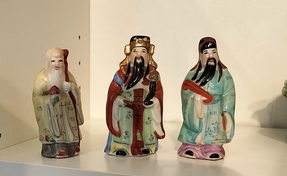 Kolme kiinalaista patsasta