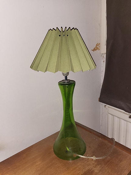 Pöytä lamppu
