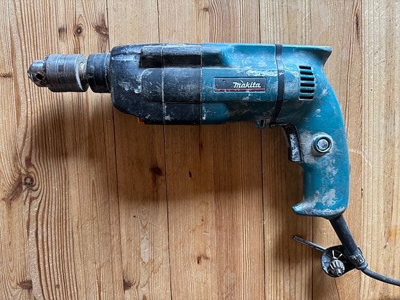 Makita HP2030 porakone