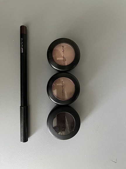 MAC Cosmetics luomivärit ja rajauskynä