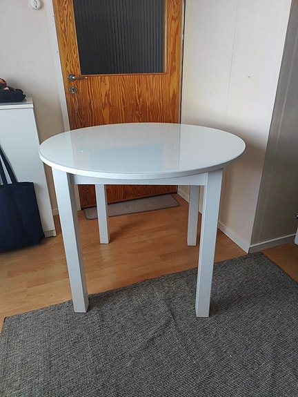 Ruokapöytä Asko