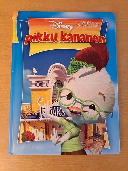Walt Disney Satuklassikot Pikku kananen