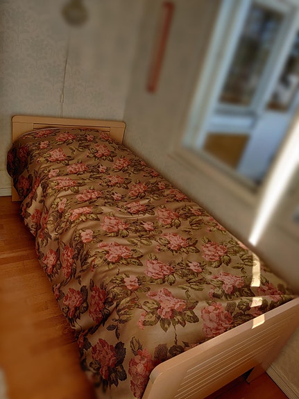 Puinen sänky 90cm leveä