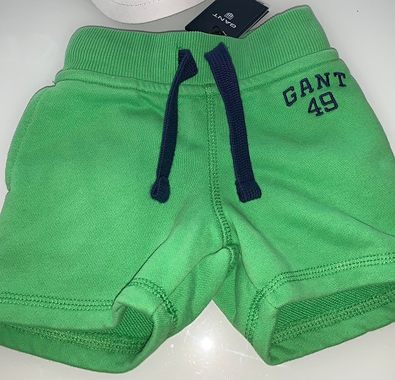 Uudet GANT shortsit 68 cm ovh 49,90€