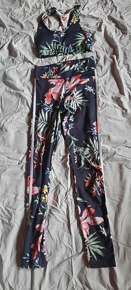 TOPPI JA LEGGINSIT,XS