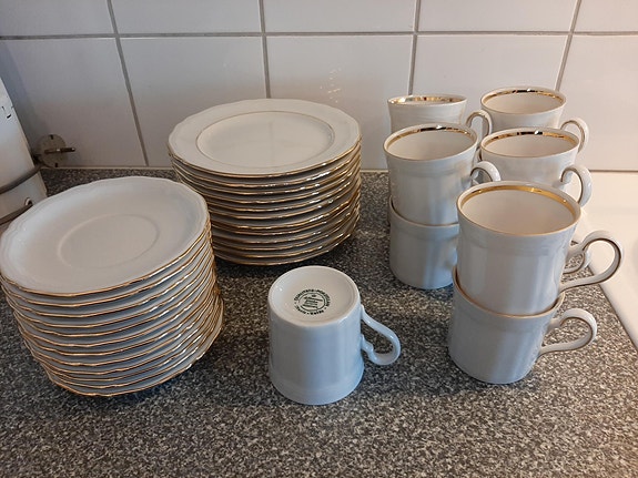 Kahvikupit lautasineen