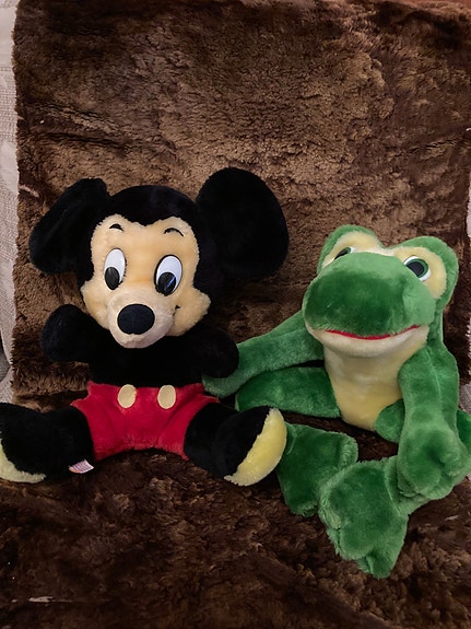 Kaksi Disney pehmolelua