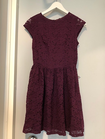 Viininpunainen mekko XS
