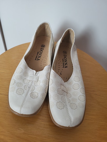 Valkoiset kengät koko 36