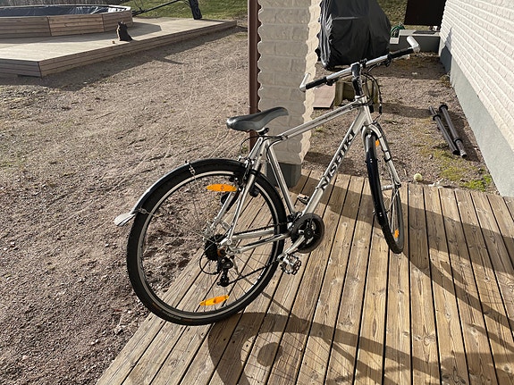 Nishiki 401 28" hybrid