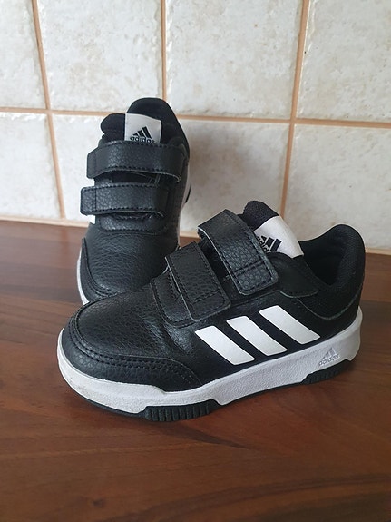Adidaksen kengät