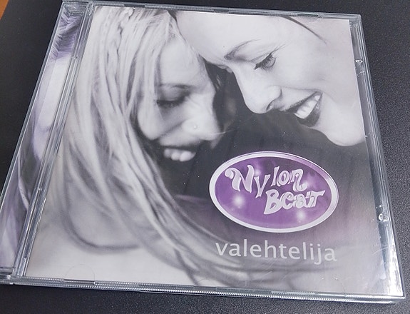 CD levy , Nylon Beat, Valehtelija
