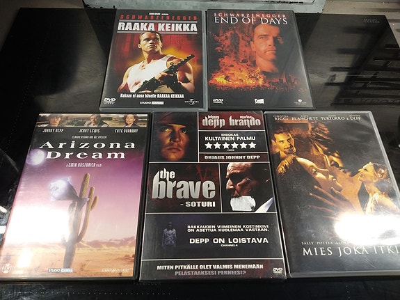 DVD: A. Schwarzenegger, J. Depp