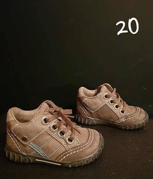 20 * ECCO - Nahkanilkkurit