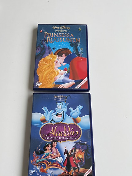 Walt Disney Aladdin ja Prinsessa Ruusunen. Voidaan postittaa.