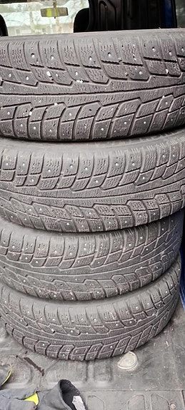 Nissan primeran vanteet nastarenkailla, nastarenkaat, nissan primera