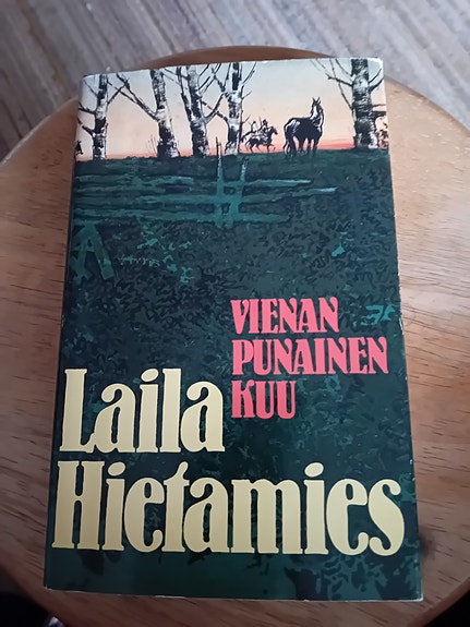 Kirja  . Vienan punainen kuu. Laila Hietamies