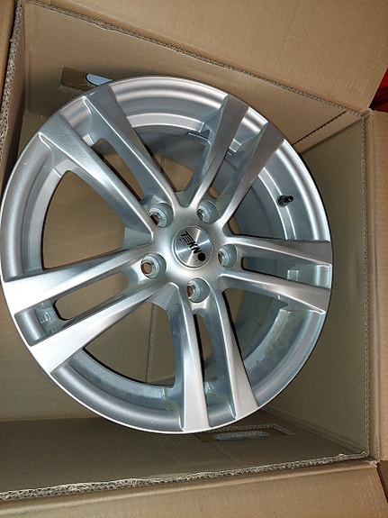 V.A.G sopivat aluvanteet 7,5 x 16  5 x 112. ET 45