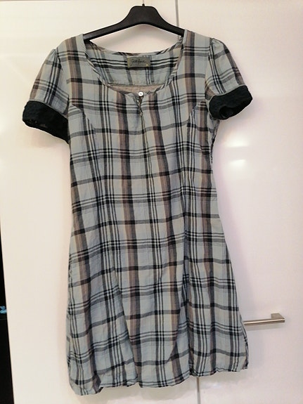 Ruudullinen tunika, 40