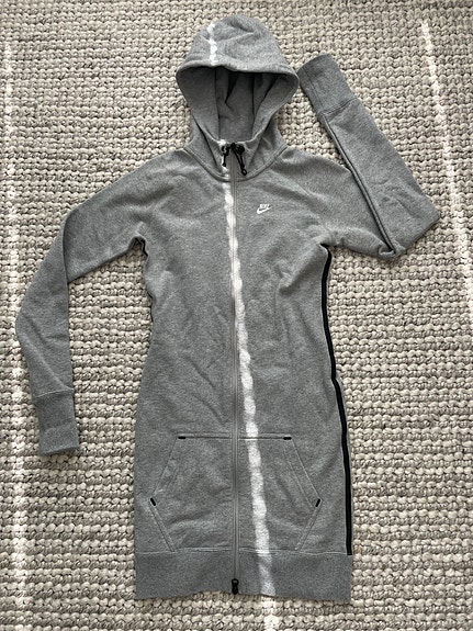 Nike xs hupullinen collegemekko kaksisuuntaisella vetoketjulla