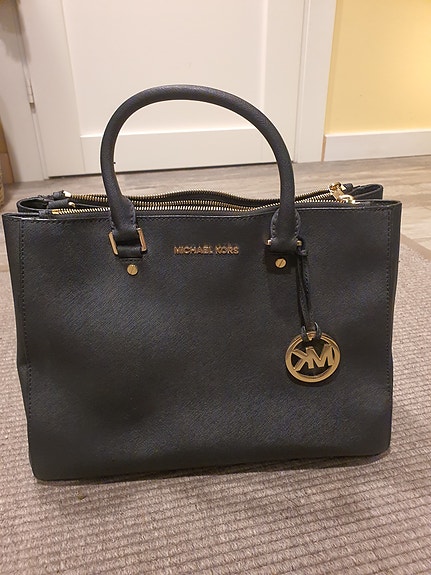 Michael Kors musta laukku