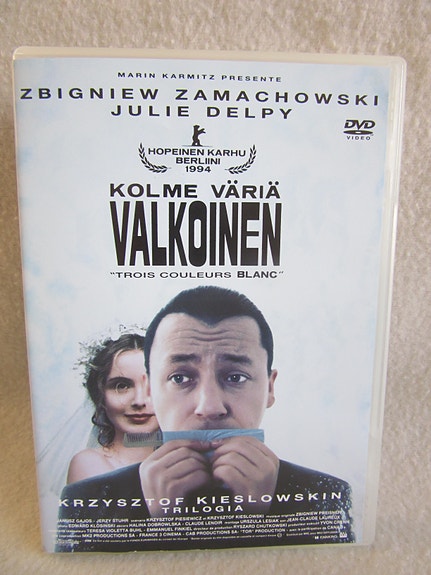Kolme väriä valkoinen dvd