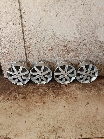 Nissan Almera vanteet