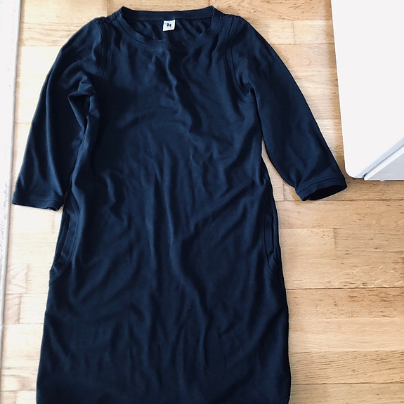 neulottu mekko, koko M, pituus 96, nouto