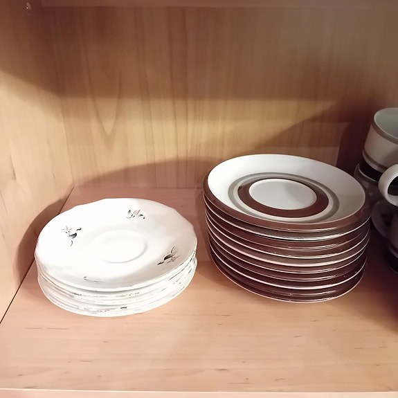 Arabia astioita sekalaisia erä