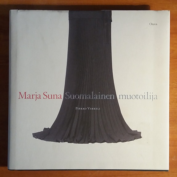 Pirkko Vekkeli MARJA SUNA Suomalainen muotoilija Otava 2006